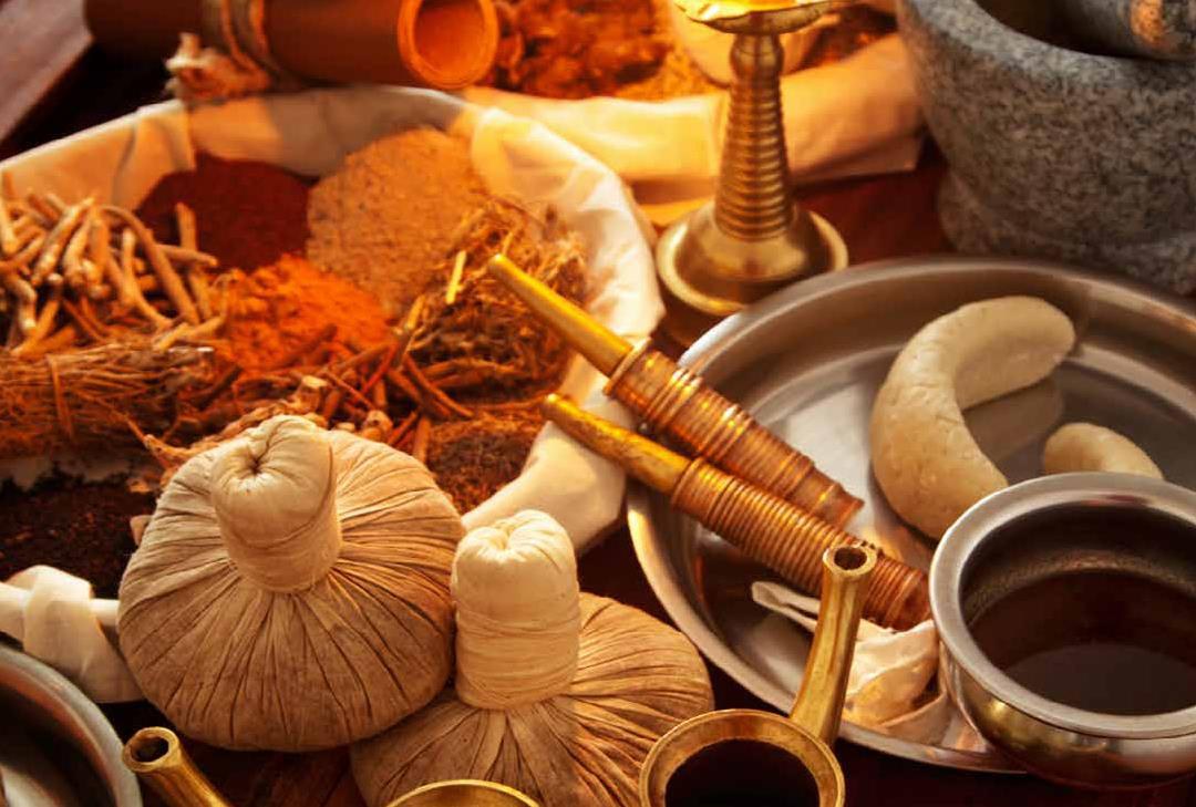 أعشاب وزيوت تستخدم في ممارسات الأيورفيدا لدى كايرالي